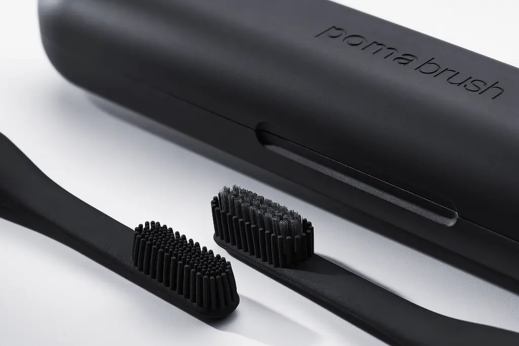Pomadent_Pomabrush_Carbon_Detail_brush comparison_F.webp
