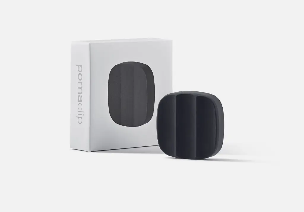 Pomadent_Wall Clip_Carbon_Standard packshot_F.webp