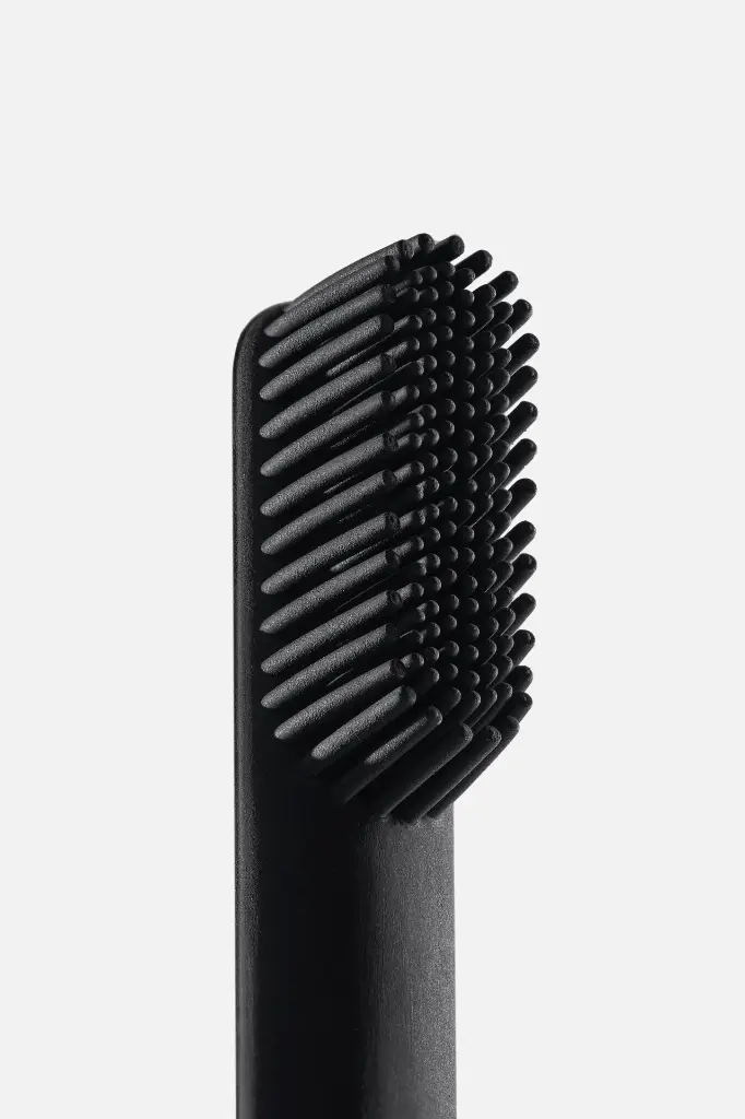 Pomadent_Pomabrush_Carbon_Bristles_Silicone_F.webp