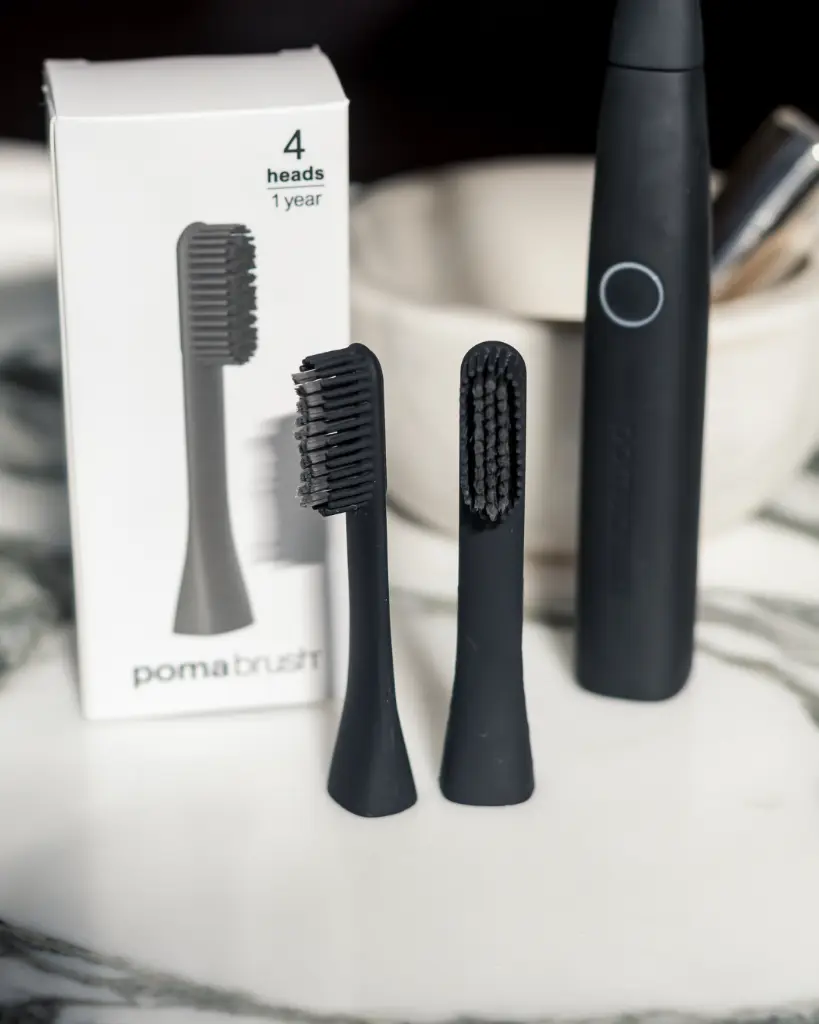 Pomabrush_Advanced_Brush_Heads_v002_Black_1_Year_Packaging_Styled.webp