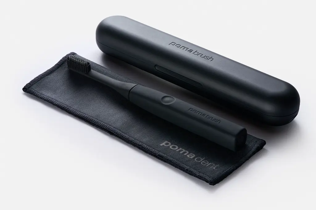 Pomadent_Pomabrush_Cloth_With Carbon Brush_02.webp