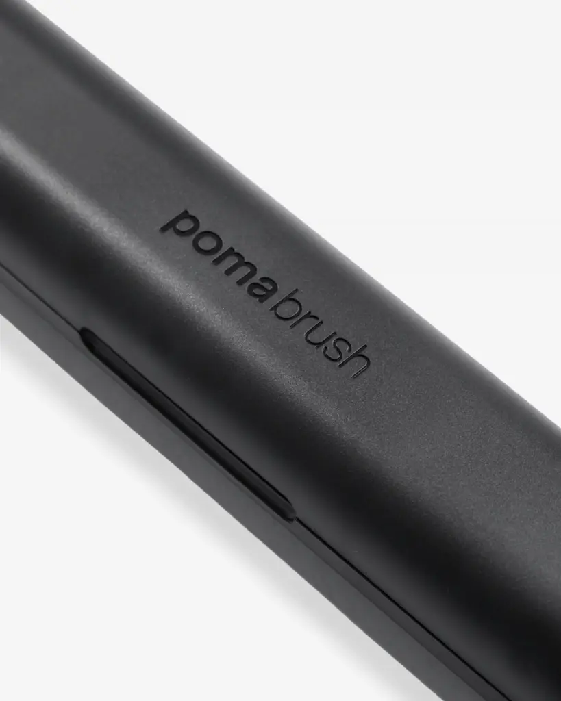 Black pomabrush Case branding 4_5.webp