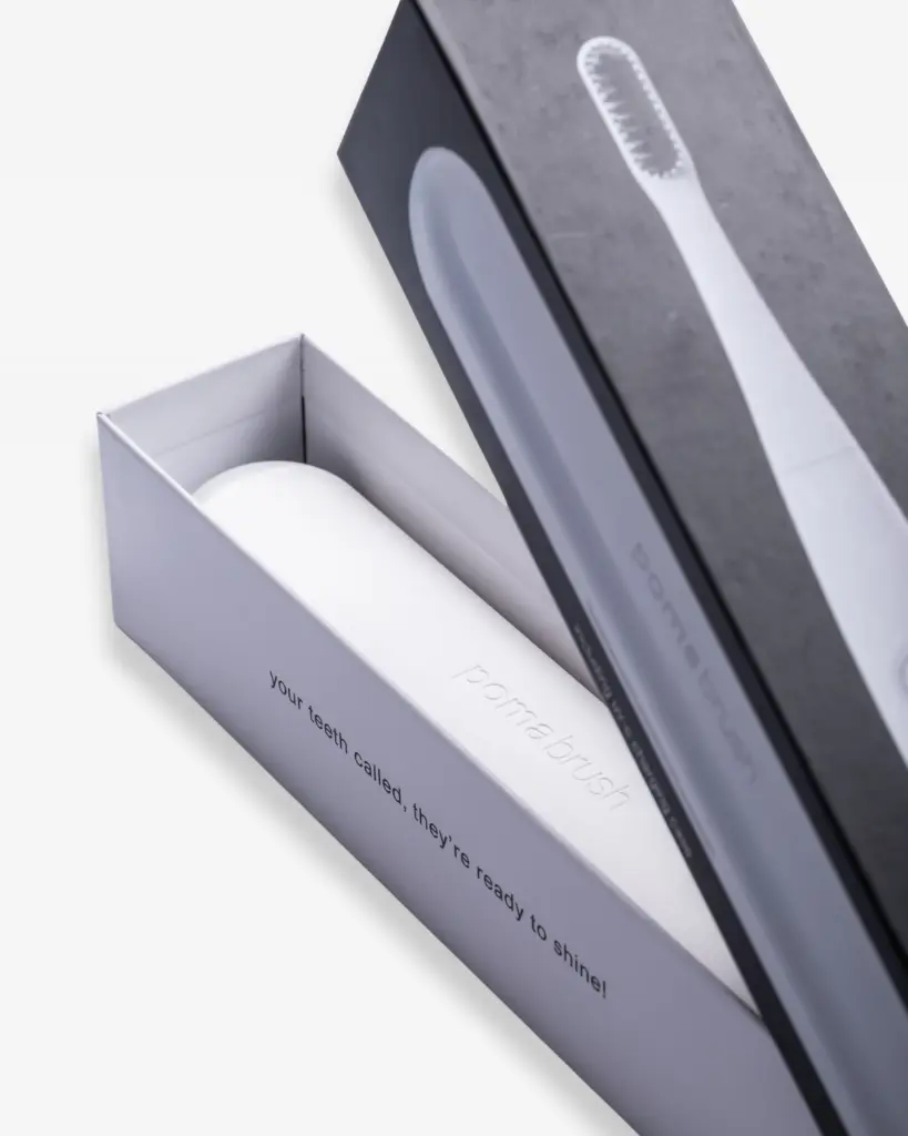 White pomabrush Carton & case 4_5.webp