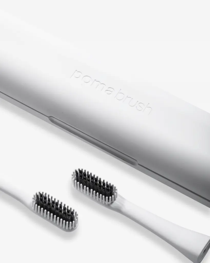 White pomabrush Brush head comparison 4_5.webp