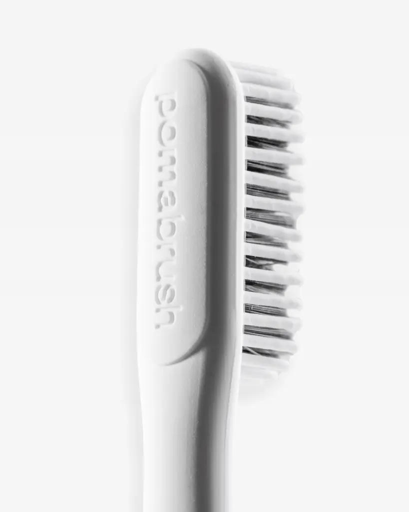 White pomabrush  Head Rear branding 4_5.webp